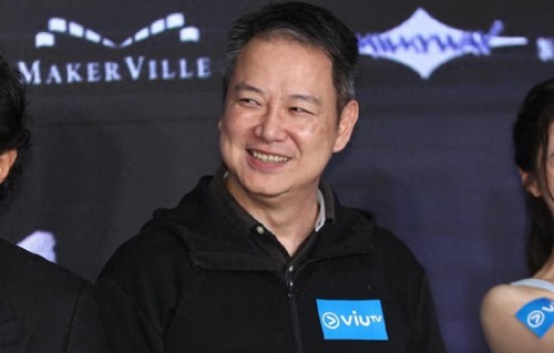TVB绿叶蔡子健罕露脸，发福显老头发花白，自曝在校执教已是博士