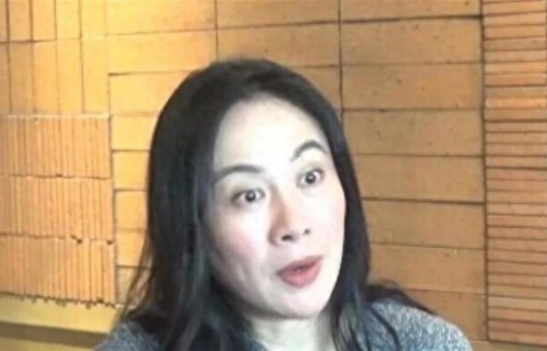 女星叶璇自曝父亲去世后至今未安葬，保姆卷走一半遗产，和继母一起成被告