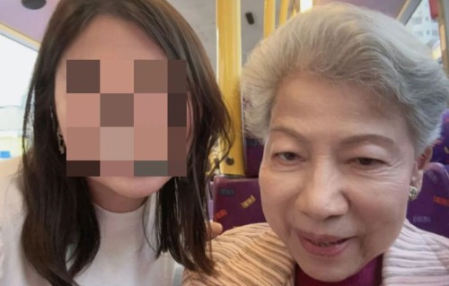 91岁TVB老戏骨出行状态曝光，一头白发气质依旧，与粉丝亲切合影