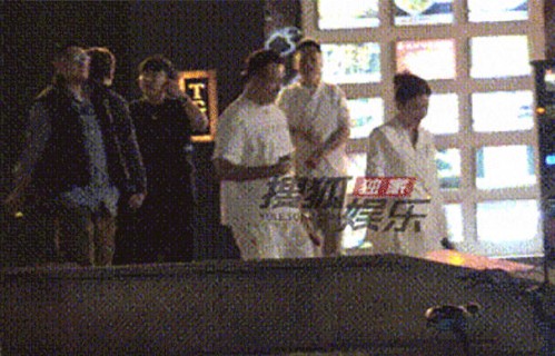 黄奕的新男友具体身份信息公布了吗？