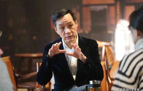 63岁冯远征近况曝光！娶大8岁梁丹妮相濡以沫，如今无儿无女成遗憾