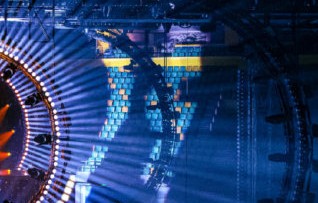 用户对王源工作室出图速度和图片质量存在哪些争议？|粉丝|艺人|质疑|巡演|审美