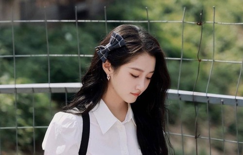 关晓彤李昀锐《耀眼》今日开播，晋江高分小说的“伪骨科”怎么改
