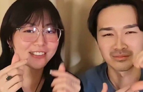 恭喜！TVB离巢男星突然公开恋情，直播中和女友接吻秀恩爱