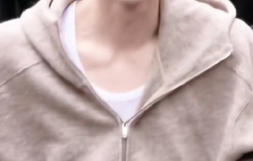 张凌赫《归鸾》片场全素颜出镜，细小胡茬被赞“又纯又欲”