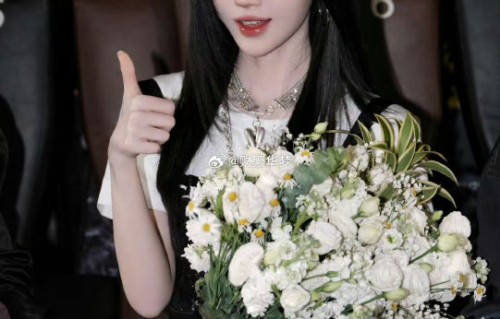 鞠婧祎和粉丝之间有哪些像‘双向奔赴’一样的暖心互动故事？