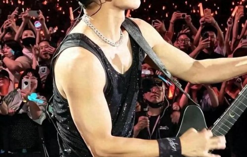 秦岚调侃谢霆锋:王菲怎么没有去南京看演唱会?谢霆锋回复显情商