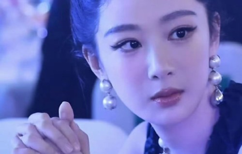 白玉兰提名晚宴让C位的完整经过是什么？