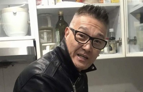 香港知名演员花光积蓄，送俩儿子出国留学，前妻因抑郁烧炭自杀