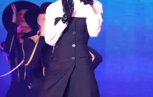 窦靖童李宇春撞歌引热议!网友:一个如深夜独酌,一个似狂欢盛宴