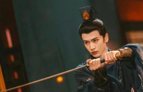 骑假马还要补粉底，住别墅却哭穷：这届明星的底线到底多低？