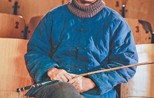 《主角》中扮演引路人“苟师” 孙浩“不服输”演出老艺人风骨