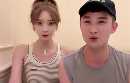 他是上海著名主持，40多岁仍未婚，辞掉铁饭碗创业，非常愧对父母