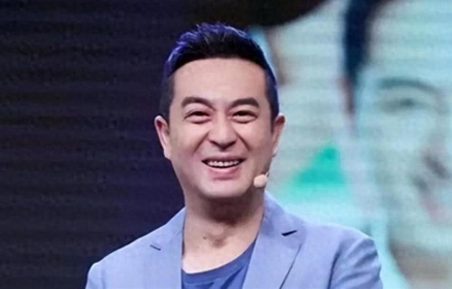 演员杜珺：与前夫张嘉译离婚后，他娶妻生女，而她人生状况怎样？