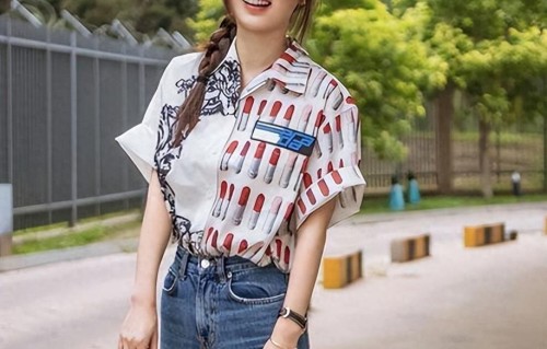 霍思燕现状：和杜江儿女双全，定居北京不拍戏，家里的狗给她争光