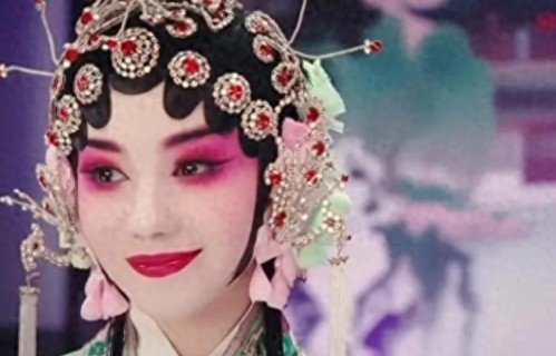 出道八年从不接吻戏，被称最干净女演员的她，凭啥让大导演抢着捧 