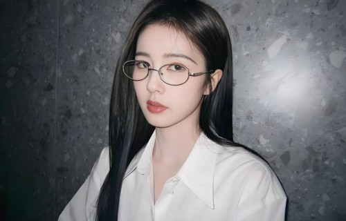 白鹿摘下姚译添眼镜引爆综艺热潮，灵动互动诠释“跑男式默契”|姚译添|灵动|白鹿(演员)|眼镜|综艺|跑男|奔跑吧|网易新闻|导演|职场|关系