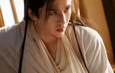 张凌赫本人知道他变成了风筝在潍坊飞上天这件事吗？他有什么反应？