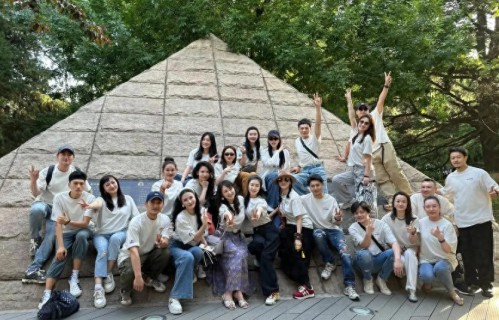刘亦菲参加大学班级聚会，帅哥美女齐亮相，往事如烟！ 