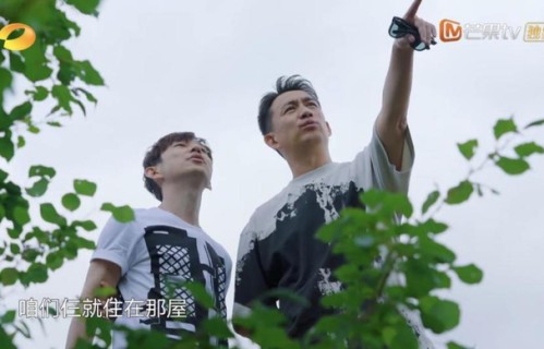 《向往7》收官在即！彭昱畅首次回蘑菇屋，熟练砍柴生火令人泪目