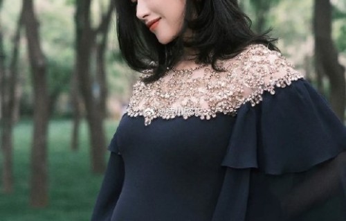 面对关于身材和外貌的质疑，朱珠是如何回应的，展现了怎样的女性态度？