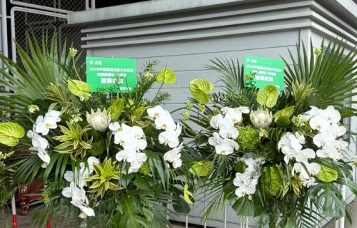 易烊千玺送花篮祝贺王源天津巡演|源千|千源|演唱会|友谊