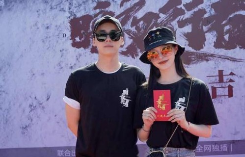 宋轶亮相《暗夜行者》开机仪式 老板娘苏青竹飒爽干练