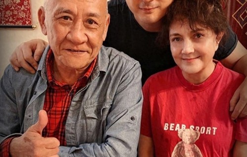 惊闻前妻死讯！TVB男痛斥儿子为何不早通知，强忍悲伤处理后事 