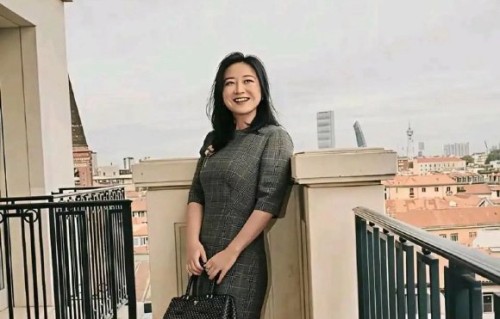 贾玲为拍摄《转念花开》做了哪些实地调研和准备工作？