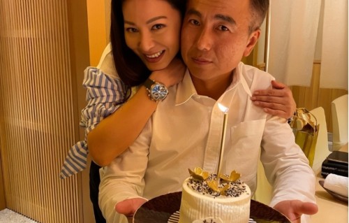 香港知名女星用风水术锁住富贵老公12年，会互咬、躲猫猫增加情趣