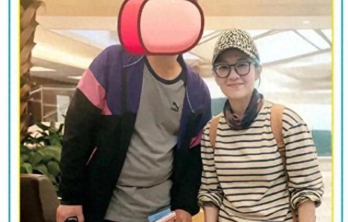 范晓萱现身北京机场被偶遇，打扮休闲，少女感太十足了