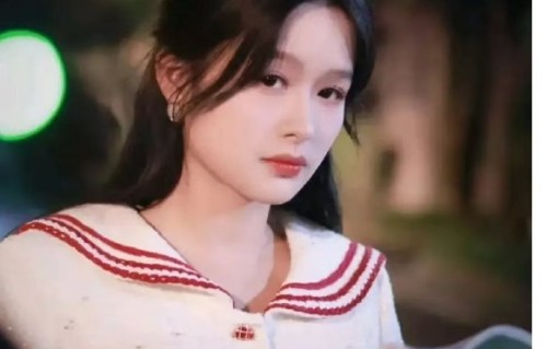 作为短剧演员，余茵的时尚造型对她的演艺事业有什么影响？