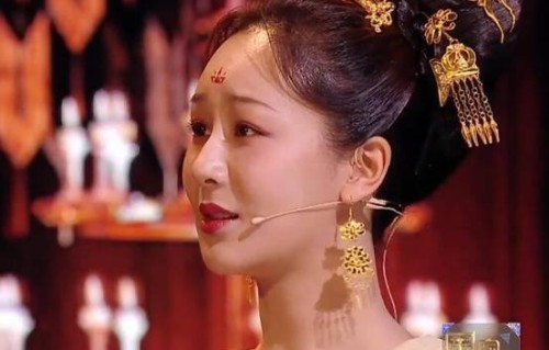 杨紫演“文成公主”，怼脸拍绝美，镜头拉远看清全身照，真实了_唐朝_造型_气质