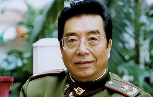 87岁李双江过生日，妻儿全都缺席，一辈子荣光都被溺爱的儿子拖垮