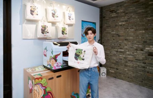 210714 王源探秘馥蕾诗快闪店绝美现场公开 传统文化瑰宝与新潮时髦元素完美融汇|成都|粉丝|韵致|打卡|分秒