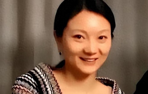 一手烂牌打成王炸！张艺谋没想到，对自己言听计从的陈婷变了个样