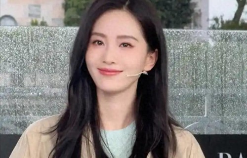王菲现实究竟长什么样？路人镜头才是照妖镜，突然懂了谢霆锋 