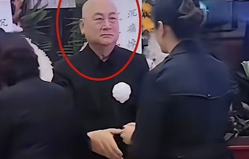 迟重瑞露面太悲痛！陈丽华告别仪式，“唐僧”西游记搭档赶来送别