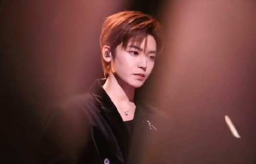 作为演员出身的侯明昊，其声乐训练经历和学习背景是怎样的？|音乐|韩国|练习生|手风琴|唱功