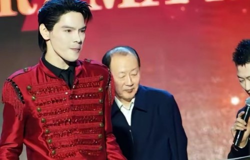 向佐从电影演员转型到直播短剧赛道，取得了哪些具体成绩？