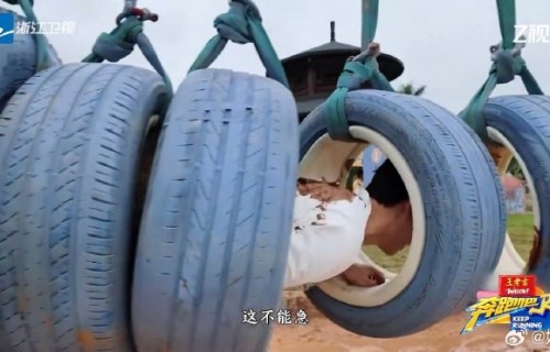 为什么李昀锐在《奔跑吧》节目中的表现能引发网友热议并出圈？