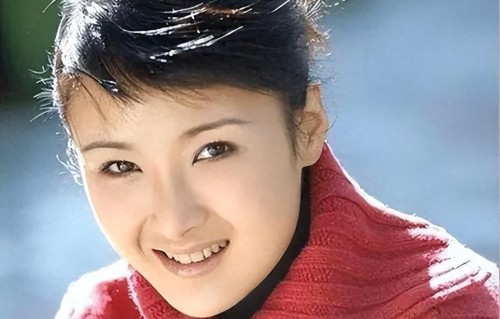 45岁黄曼近况曝光！嫁给退伍军人生下女儿，如今婚姻生活很幸福 