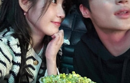 IU晒《21世纪大君夫人》幕后！与边佑锡甜度拉满，收视破9.5%登顶 