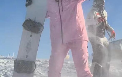 51岁女星李冰冰晒出滑雪视频!素颜出镜似少女,身姿矫健无比