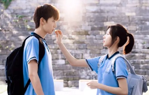 《二进制》阵容有趣，认出了吴磊同学，没认出《陈芊芊》中的配角