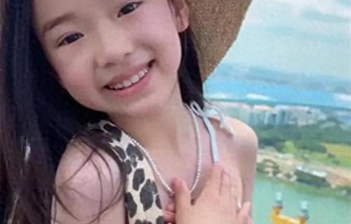 9岁小酒窝职业假笑浓妆营业，评论区差评一片，董璇后悔了吗？