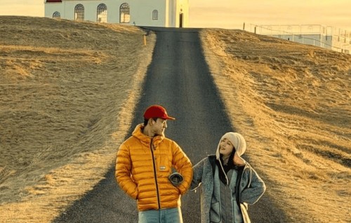 李嘉格点赞祝车澈越来越好，李嘉格和男友冰岛过生日，很幸福甜蜜