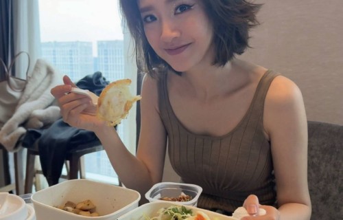 唐艺昕晒美照，她吃的真的好素啊