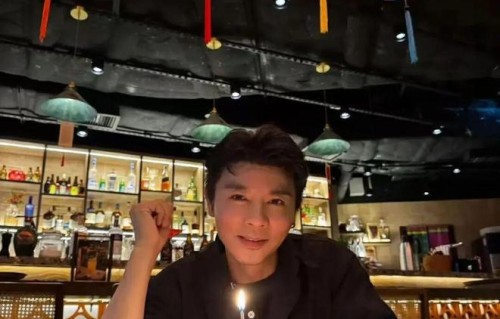 蔡少芬为张晋庆52岁生日！白发胡渣全曝光，网友：这才叫真实|自拍|滤镜|素颜|型男|娱乐圈