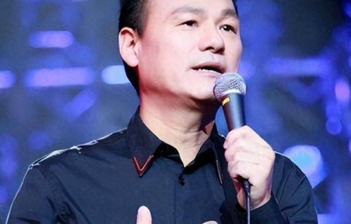 曾是上海顶流歌手，娶小27岁朋友女儿为妻，63岁已经是歌厅老板